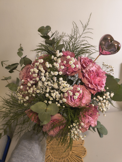 6 Pink Roses with Love - A beautiful arrangement featuring pink roses, delicate white gypsophila, airy greenery, and elegant eucalyptus stems. Finished with a charming shiny heart accent, this bouquet is perfect for celebrating love, birthdays, or any moment that deserves a touch of sweetness. Soft, romantic, and effortlessly stylish - an ideal gift to brighten someone's day. 

Please note images are examples only, flowers used may vary due to seasonal availability.