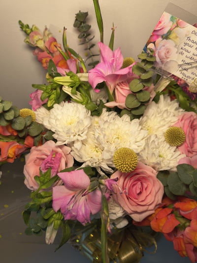 Butterfly Kisses - Delicate, elegant, and full of heartfelt charm. Butterfly Kisses features a beautiful blend of soft pink roses, snapdragons, seasonal blooms, and fresh eucalyptus. Finished with a sparkling butterfly keepsake, this thoughtful arrangement is perfect for celebrating special moments, sending love, or simply brightening someone’s day with a touch of beauty. A graceful gift that captures the magic of a butterfly’s kiss and the beauty of nature in bloom. Beautifully wrapped and presented in a water filled gift box. 

Please note images are examples only, flowers used may vary due to seasonal availability.